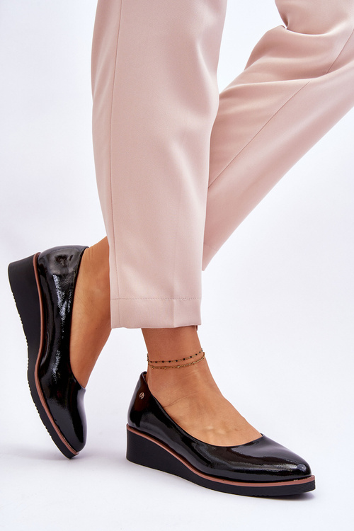 Classic Patent Wedge Pumps Beige Paola