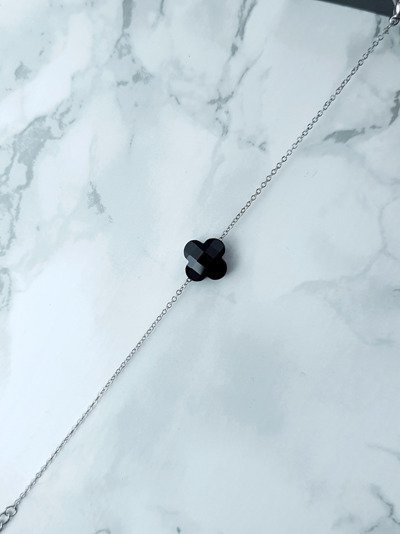 Damska Bransoleta Na Łańcuszku Czarna Koniczynka Srebrna Memphis