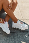 Sneakersy Skóra Naturalna Ozdoba Broszka Ananas Białe CheBello 4651