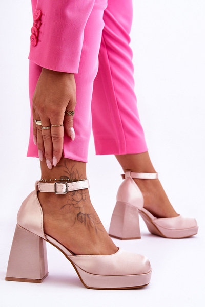 Fashionable Pumps On Massive Heels Beige Sandia