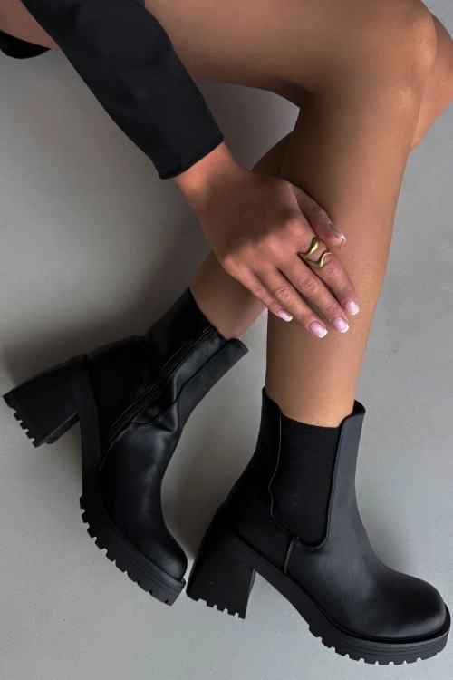 Womens Ankle Boots On Heel Black Thalira