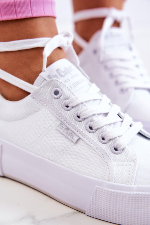 Sneakers On A Platform Lee Cooper LCW-22-31-0884L White