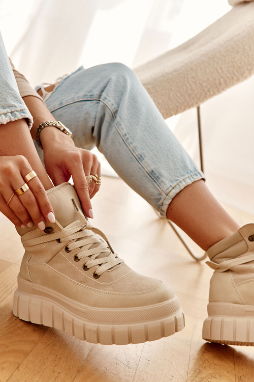 Comfortable Boots On The Platform Beige Sanchio
