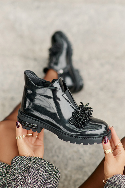 Botki Lakierowane Skóra Naturalna Ozdoba Ocieplane Czarne D&A LZ42-036