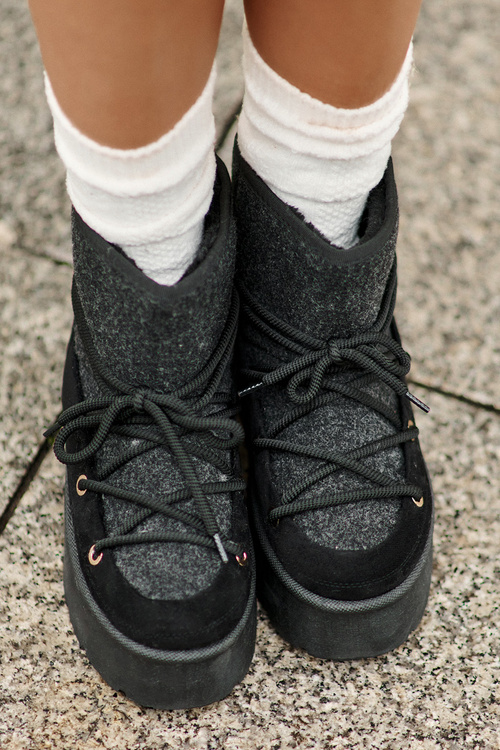 Snow Boots With Lacing On Platform Black Mavora