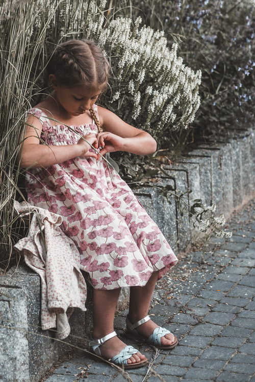 Children's sandals with velcro fastening and interwoven straps in blue Dianttha