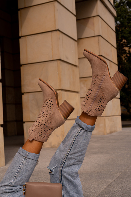 Botki Z Eko Zamszu Zapinane Na Zamek Ażurowe Na Słupku Ciemnobeżowe Sevana