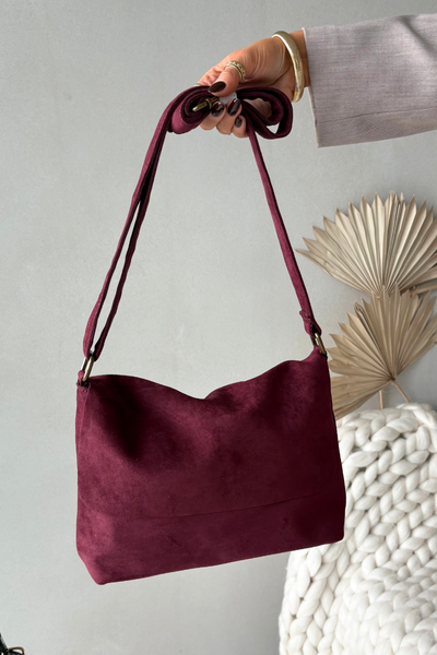 Messenger Bag Made of Eco Suede Bordeaux Carenza