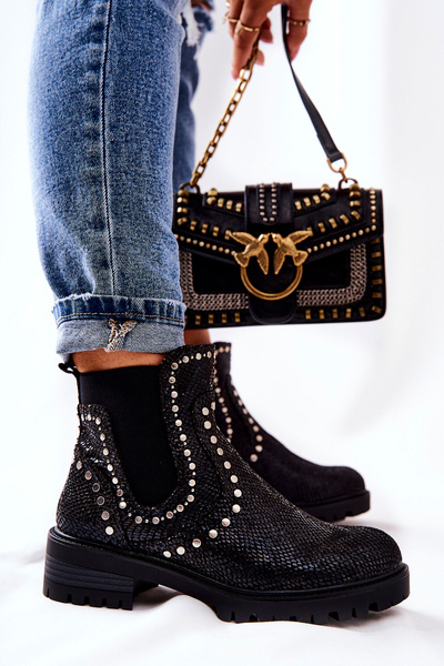 Flat heeled boots studded black Shivers
