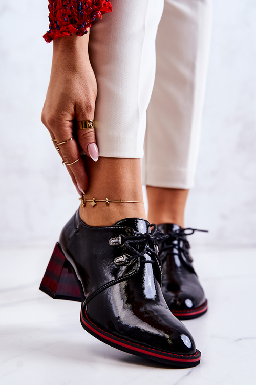 Lacquered shoes with a zipper in black and red Laurosa