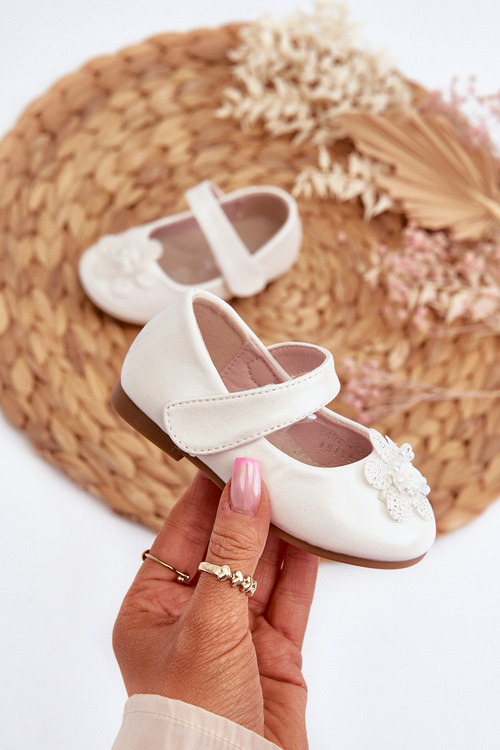 Children's ballet flats with velcro fastening and decoration White Serinde