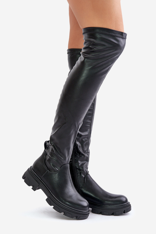 Knee High Boots On Flat Heel With Chain Pemeriana