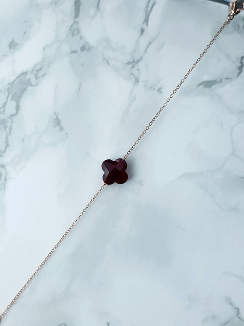 Damska Bransoleta Na Łańcuszku Czerwona Koniczynka Złota Memphis