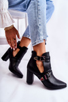 Fashionable boots on a post with cutouts black Suelo