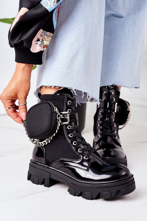Insulated Boots With A Purse Black Get The Look