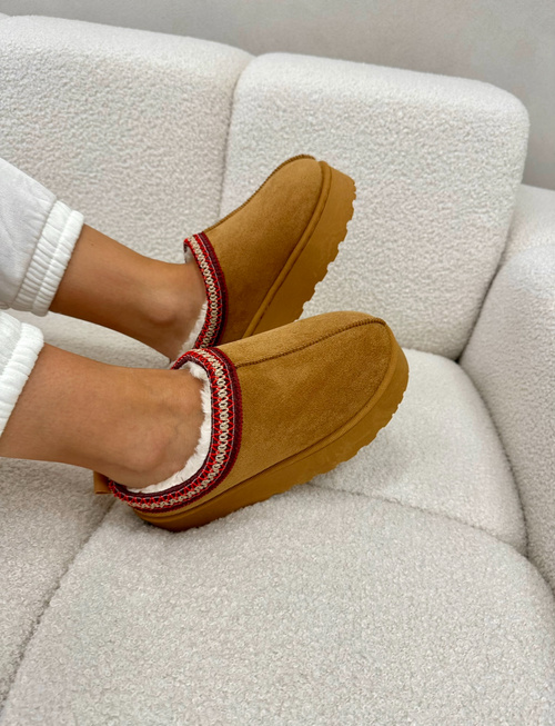 Women's Snow Boots On Platform Insulated With Fur Camel Remenia