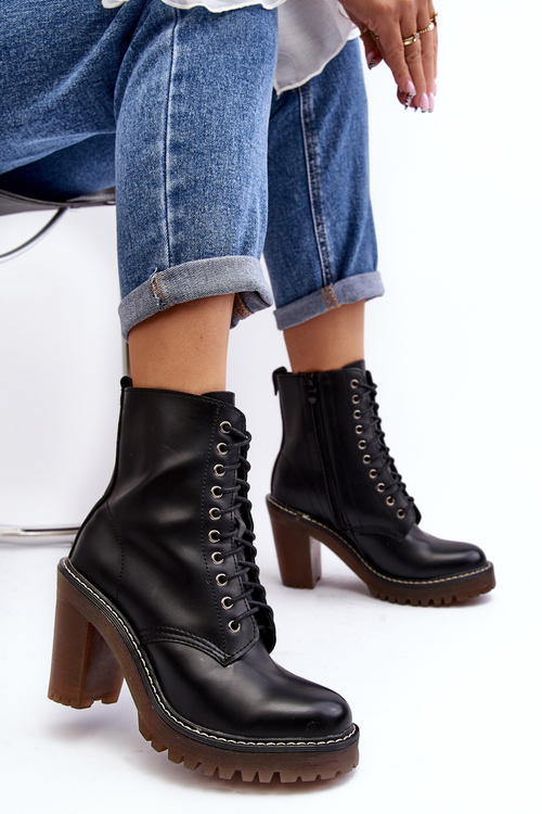 Women's lace-up ankle boots with a chunky heel Arove