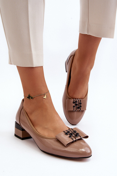 Beige Patent Leather Court Shoes with Block Heel Ilvanna