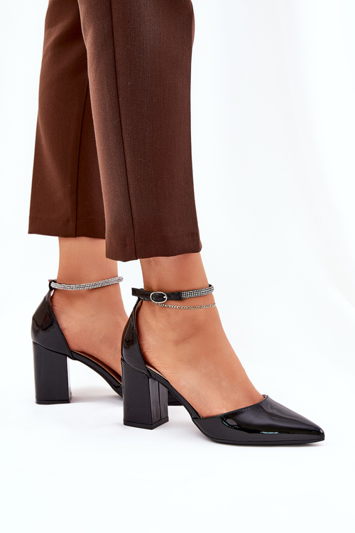 Lacquered Pumps With Pointed Toes On A Heel Black Nossabel