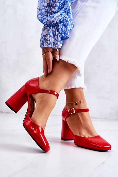 Fashionable Lacquered Pumps On A Bar Red Maoris