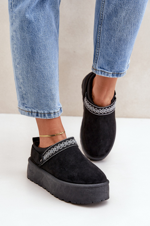 Snow Boots With Decorative Embroidery Black Selithria