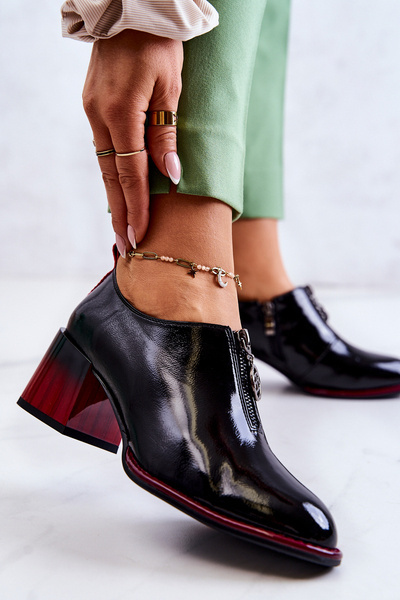 Laquered Fashionable shoes on a post black and red Lorena