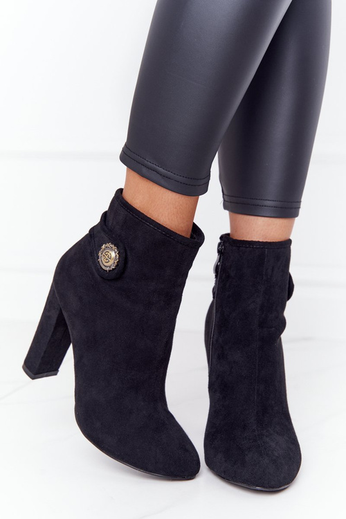 Classic Boots On A Block Heel Lu Boo Black