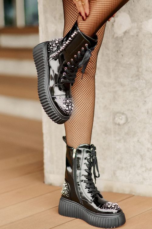 Botki Lakierowane Zdobione Ocieplane Na Platformie Czarne D&A MR880-079 