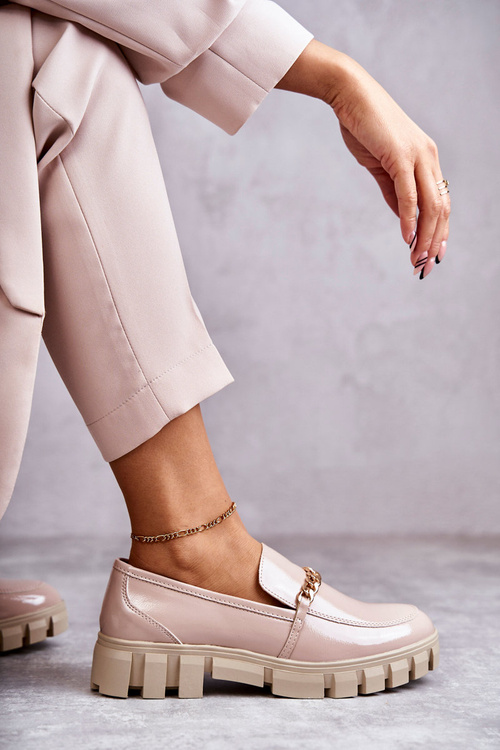 Lacquered shoes with a chain Beige Anne