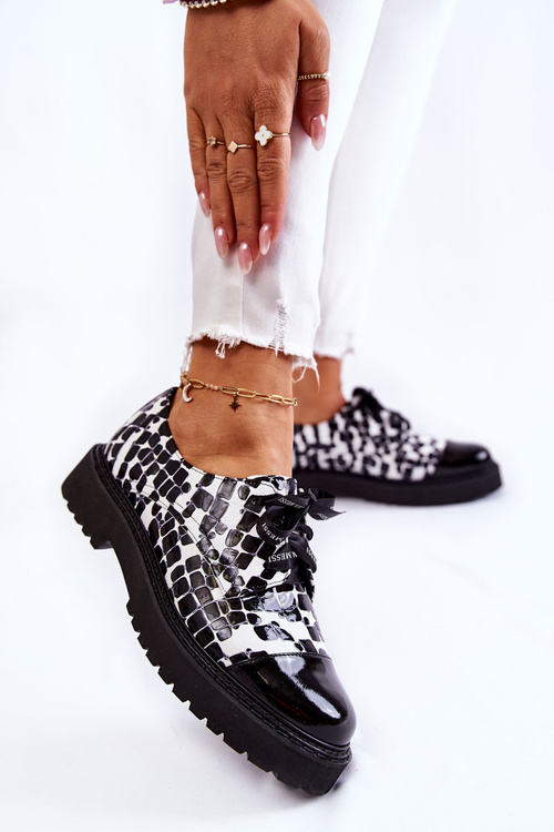 Lacquered Lace-Up Shoes Laura Messi 2441 Black and white