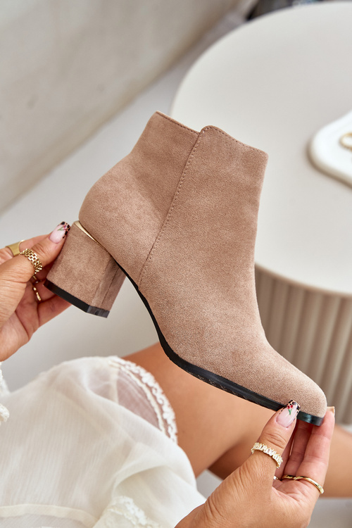 Botki Na Słupku Eko Zamszowe Zapinane Na Zamek Ciemnobeżowe Sairis