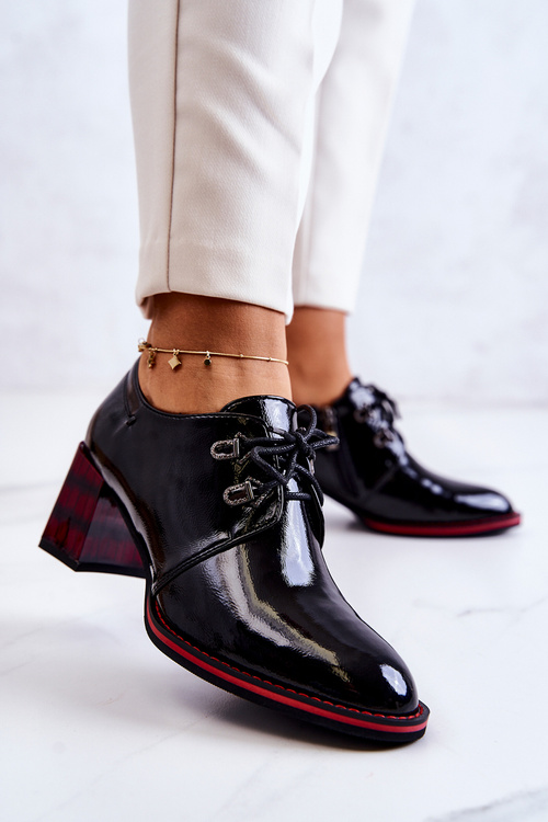 Lacquered shoes with a zipper in black and red Laurosa