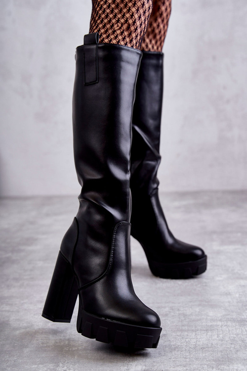 Fashionable Leather Boots On The Platform Black Isabell