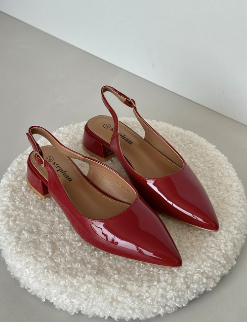 Lacquered Ballerinas On Low Heel With Pointed Toes Burgundy Anarinne