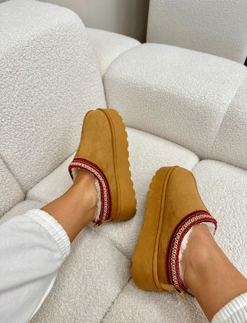 Women's Snow Boots On Platform Insulated With Fur Camel Remenia