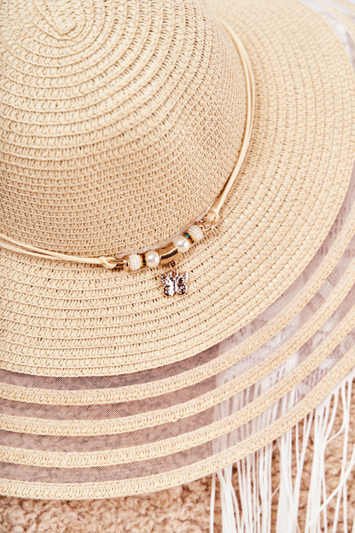 Women's Hat With A Decorative Belt Beige Carra