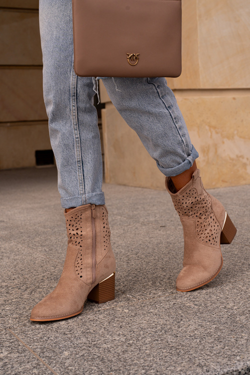 Botki Z Eko Zamszu Zapinane Na Zamek Ażurowe Na Słupku Ciemnobeżowe Sevana