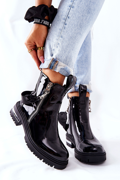 Leather Lacquered Boots With A Zipper Black Cortona