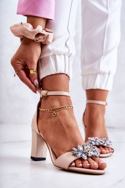 Leather Sandals On A Bar With Beige Decoration Milessa