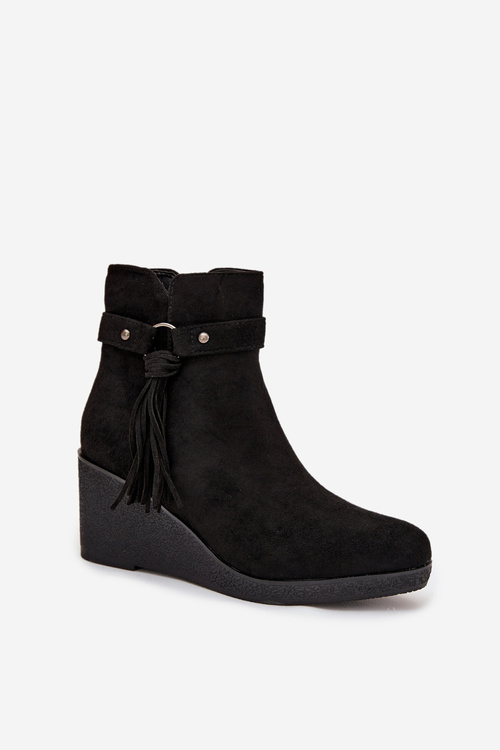 Insulated women's ankle boots with wedge with fringes Black Olivarae