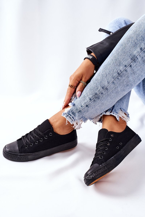 Women's Classic Sneakers Black Omerta