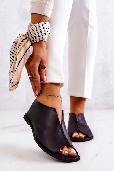 Leather shoes with a zipper Nicole 2718/001 Black