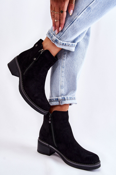 Suede boots on a low post Black Laurisa