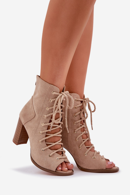 Heeled sandals with shaft and lacing beige Ivelseki